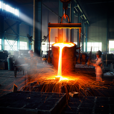 Produção de ferro e aço em siderúrgica